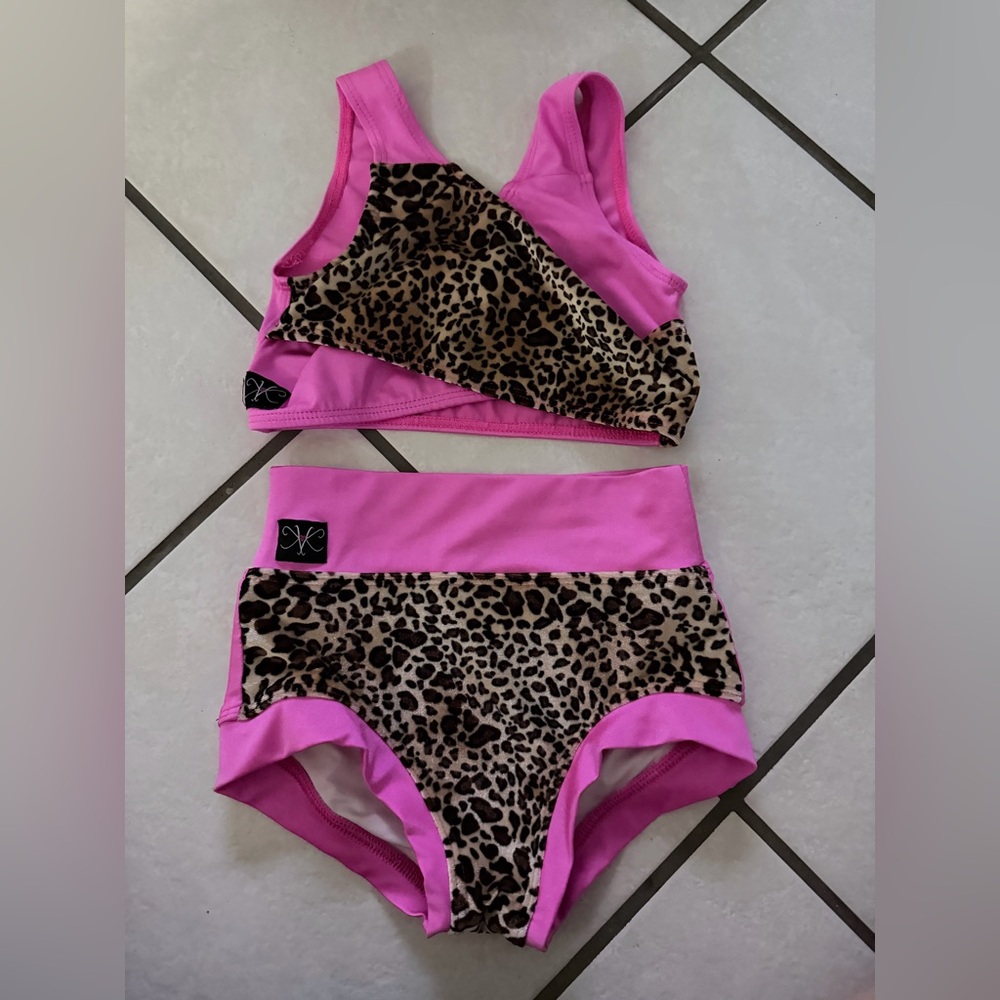 Girls' Two-Piece Active dance Set in Hot Pink